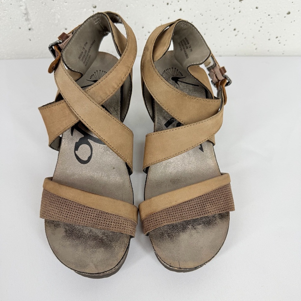 OTBT Women’s size 7.5 Taupe Freedom Wedge Strappy Sandal